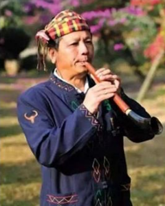 景颇族洞巴是什么东西?景颇山寨里的故事!