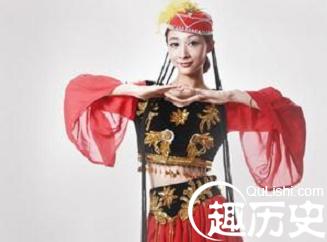 维吾尔族服饰 维吾尔族服饰的特色是什么
