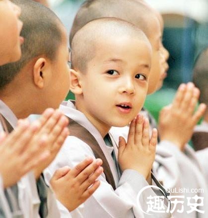 佛教中双手合十究竟是什么意思？  