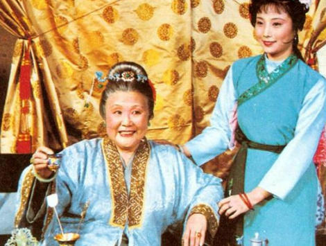 《红楼梦》贾母是怎么对鸳鸯的？贾母对鸳鸯本来是怎么打算的？