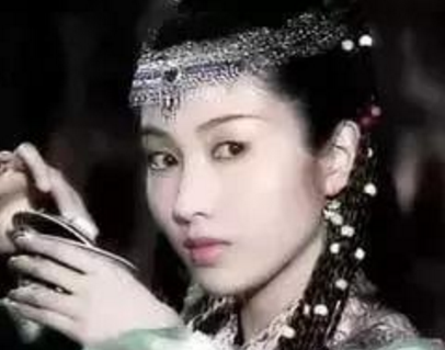 为什么每一个版本的倚天屠龙记中赵敏都被美化 而周芷若都被丑化呢