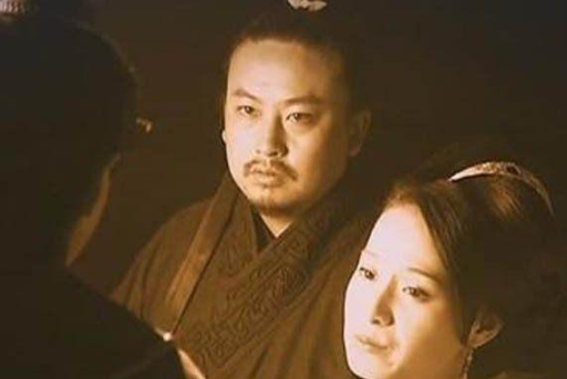 白眉鹰王殷天正最为佩服两个人：一个是一代宗师，一个走火入魔而死！