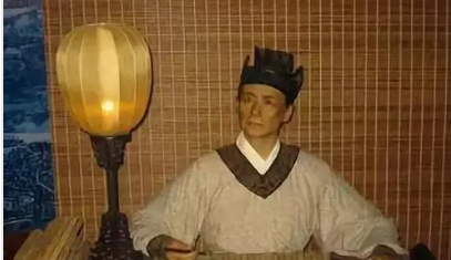 汉朝诗词代表人物生平简介:班彪,其子班固修成《汉书》