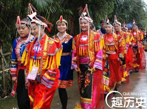 畲族服饰 畲族的服饰有什么特点